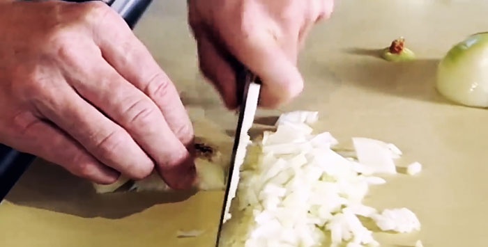 Conselhos do chef sobre como picar cebolas rapidamente