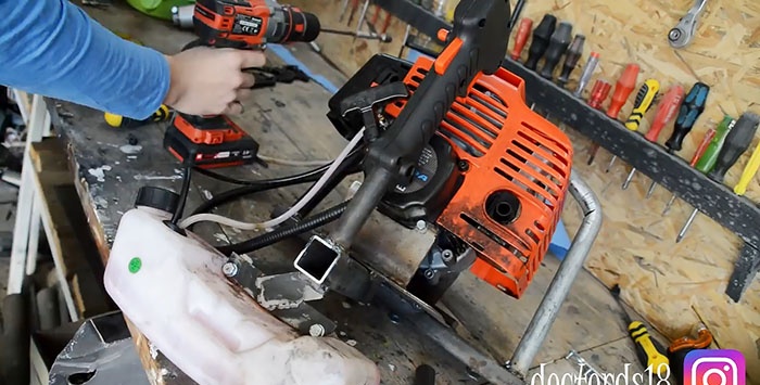 Do-it-yourself motor drill mula sa trimmer