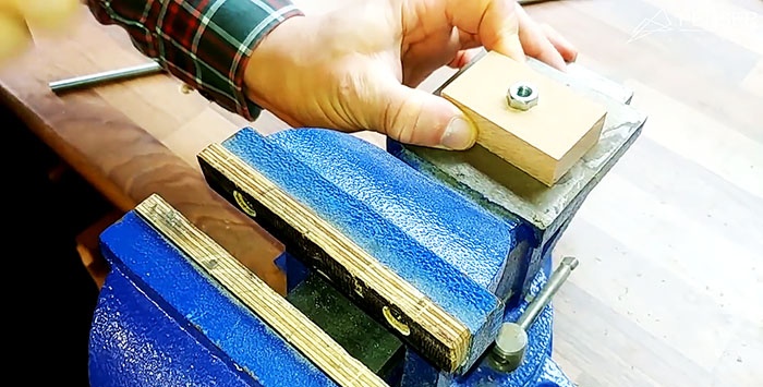 Um espessador de marcação caseiro é indispensável para um marceneiro e carpinteiro.
