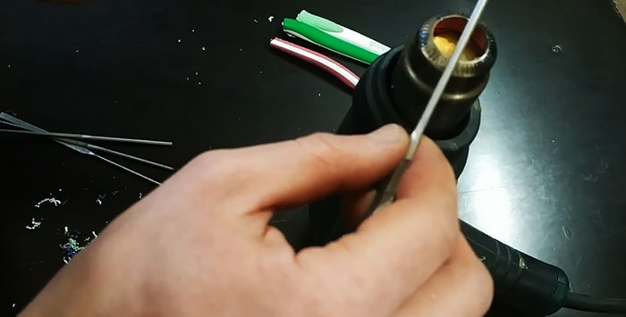 Как да си направим удобни дръжки от четки за зъби с иглени пили