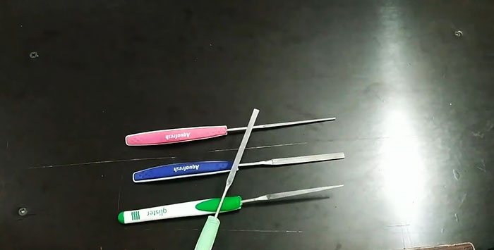 Comment fabriquer des manches de brosses à dents confortables à l'aide de limes-aiguilles