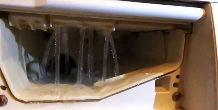 כיצד לתקן בעיות עם שטיפת אבקה ממכונת כביסה