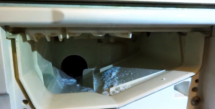Paano ayusin ang mga problema sa pag-flush ng pulbos mula sa isang washing machine