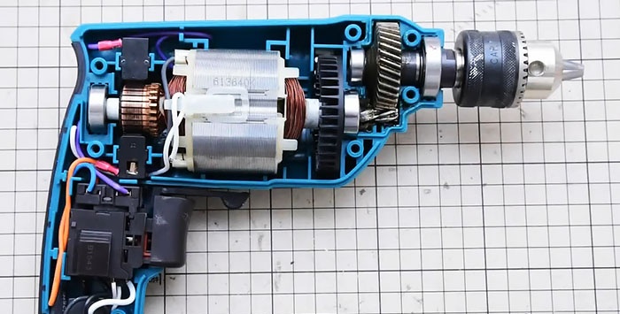 Како потпуно очистити и подмазати бушилицу