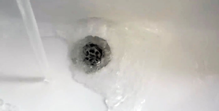 Ako dlho trvá odtekanie vody z umývadla? Upchatie vyčistíme za 5 minút