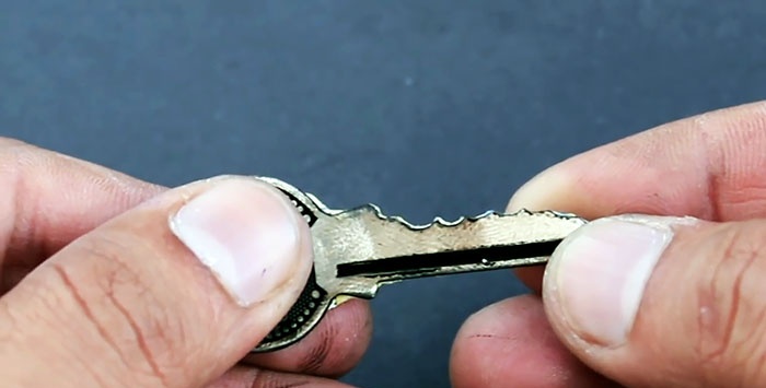 Cum să faci o cheie duplicată în 2 minute