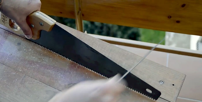 Как да изрежете пирон с трион за дърво, без да повредите зъбите