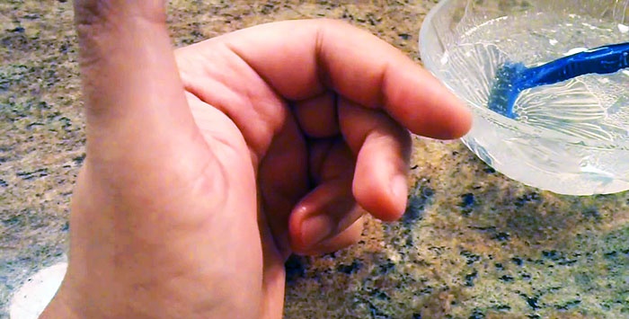 Eine todsichere Methode, Sekundenkleber von Ihren Händen zu entfernen, von der Sie noch nie gehört haben.