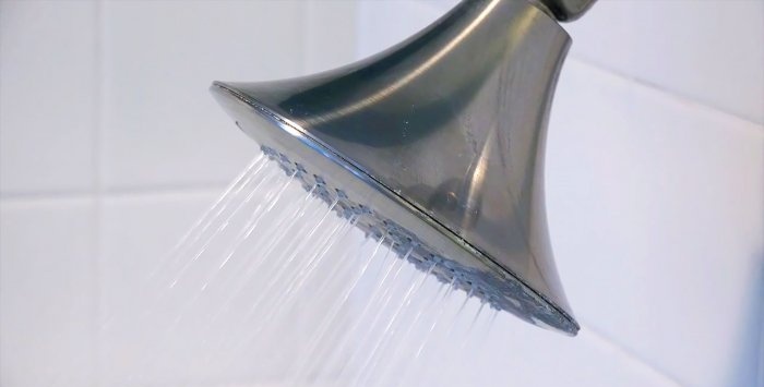 Jak szybko i łatwo samodzielnie wyczyścić słuchawkę prysznicową