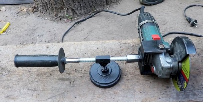 Dispositivo removível para cortar círculos em chapa de metal usando uma esmerilhadeira