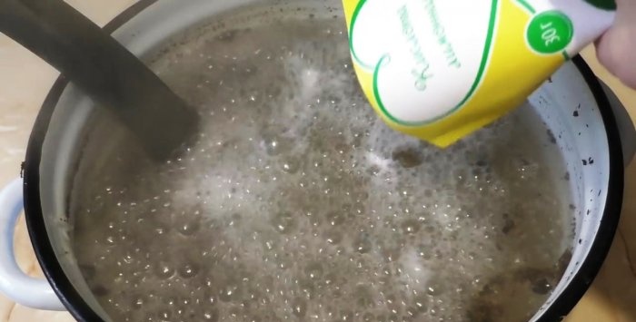 Comment nettoyer une poêle à frire très sale sans effort supplémentaire