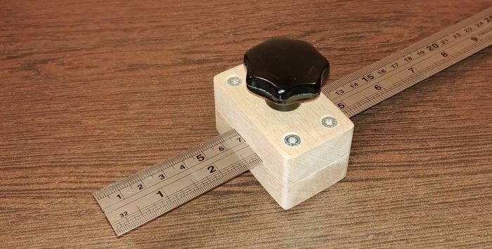 A homemade marking thicknesser is an indispensable thing for a joiner and carpenter.