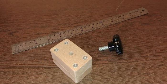 A homemade marking thicknesser is an indispensable thing for a carpenter and others.