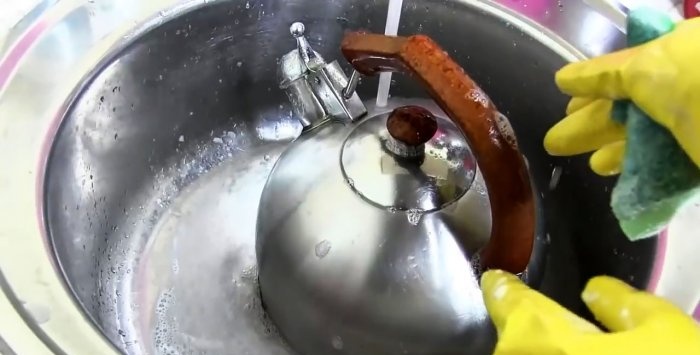 طريقة تنظيف الأطباق من رواسب الكربون والشحوم في 10 دقائق - اصنعي منظفاً فائقاً بيديك