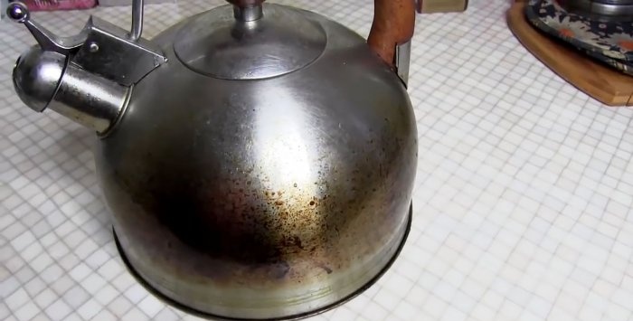 Hvordan rense oppvasken fra karbonavleiringer og fett på 10 minutter - lag en superrengjører med egne hender