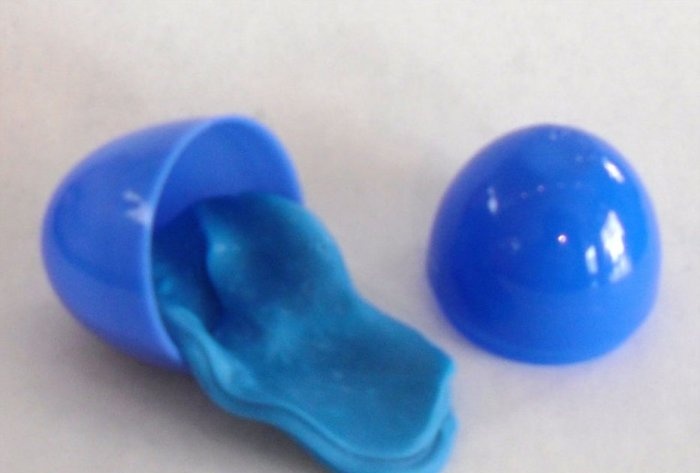 Jak nadać gumie do żucia do rąk lub inteligentnej plastelinie właściwości magnetyczne