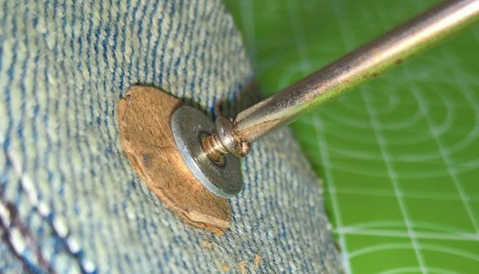 Hoe je gratis een polijstwiel van oude spijkerbroeken kunt maken