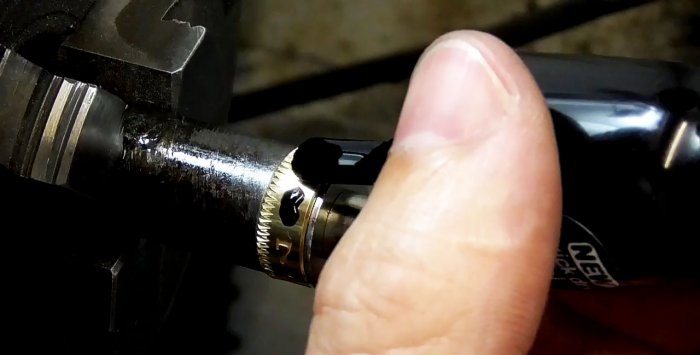 Paano gawing combination lock ang bolt