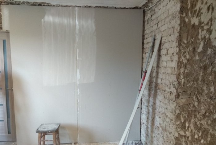 Leveling and finishing walls with plasterboard