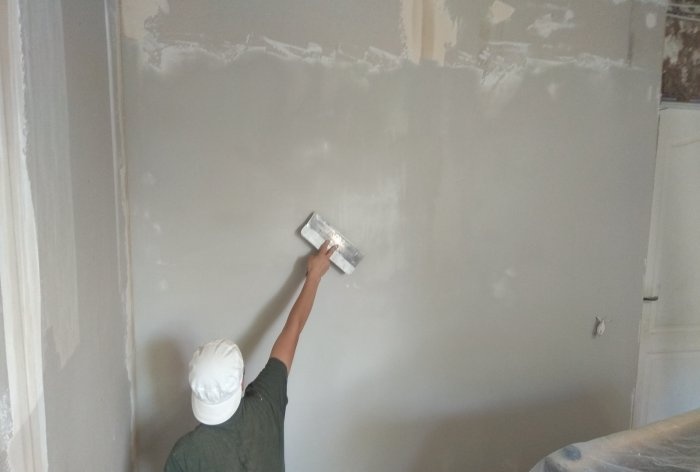 Leveling and finishing walls with plasterboard