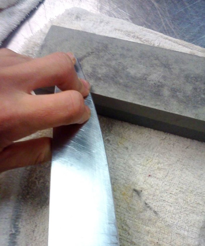 Ako opraviť kuchynský nôž so zlomenou špičkou