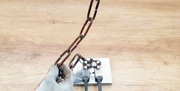 Màquina manual casolana per doblegar baules de cadena