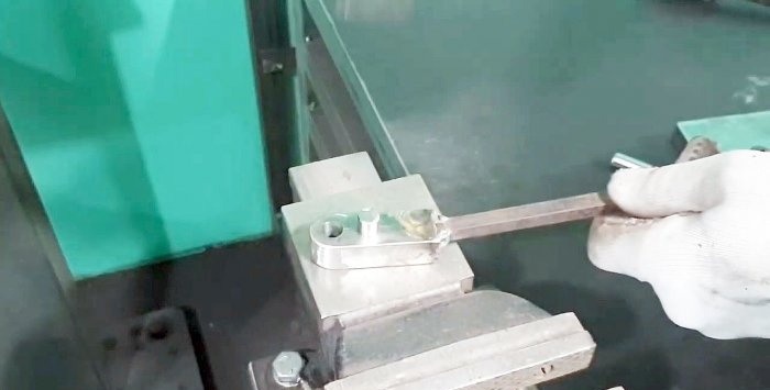Hjemmelaget manuell maskin for bøying av kjettingledd