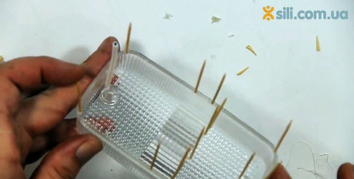Dunwandige onderdelen gieten we met onze eigen handen uit transparant plastic