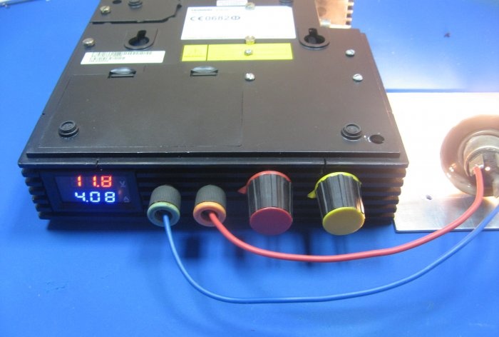 Kompakt reguleret strømforsyning 24V 5A