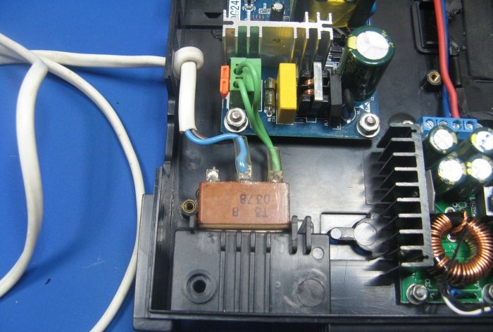 Kompakt reguleret strømforsyning 24V 5A