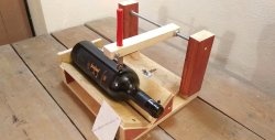 Dispositivo para cortar garrafas de qualquer diâmetro e comprimento