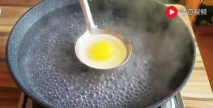 Dit is de gemakkelijkste en snelste manier om eieren lekker en mooi te koken.