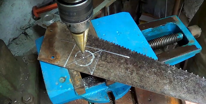 Scie à métaux électrique à faire soi-même à partir d'une meuleuse
