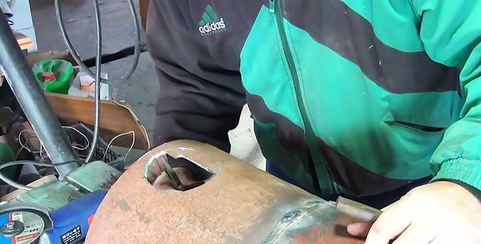 Hvordan skjære et rett hull med en kvern