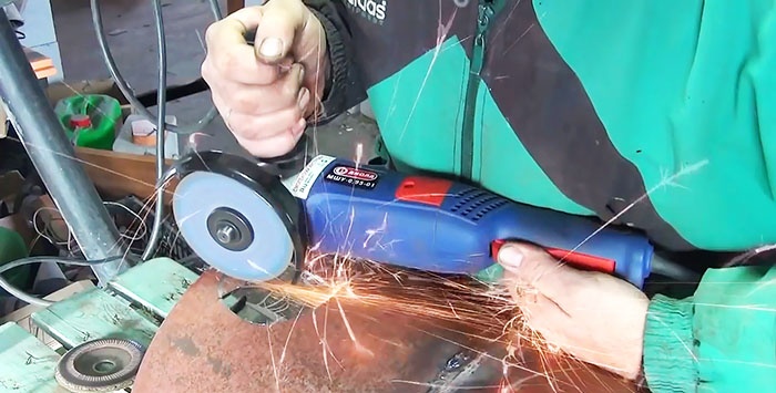 Hvordan skjære et rett hull med en kvern