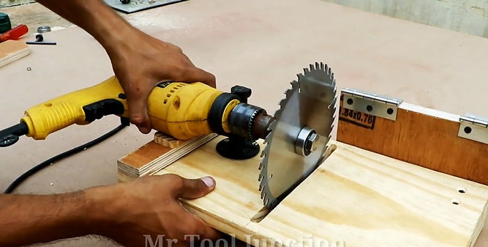 Mini ronde tafel op basis van boormachine