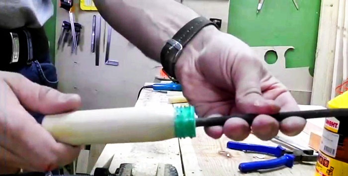 איך להכין ידיות קבצים חזקות באמצעות בקבוק פלסטיק
