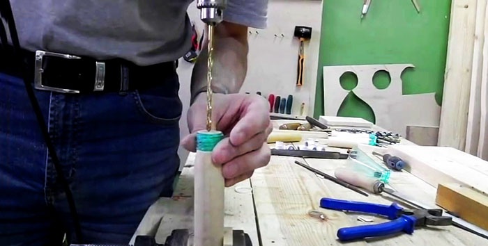 Jak vyrobit pevné rukojeti pilníku pomocí plastové láhve
