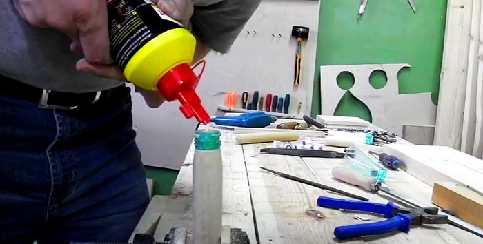 Jak vyrobit pevné rukojeti pilníku pomocí plastové láhve