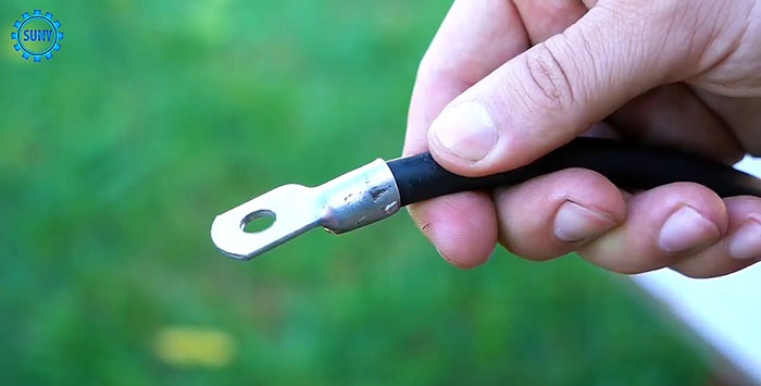 Engarce casero para engarzar terminales tubulares en un cable.