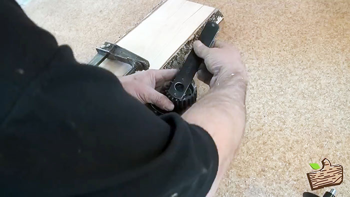 Cum să transformi un angrenaj de sincronizare într-o tăietoare de lemn cu drepturi depline