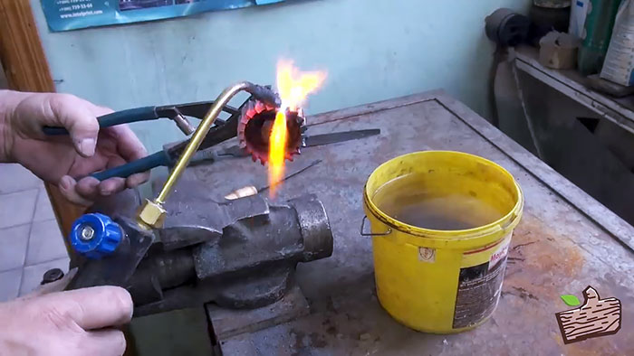 Wie man aus einem Steuerrad einen vollwertigen Holzschneider macht