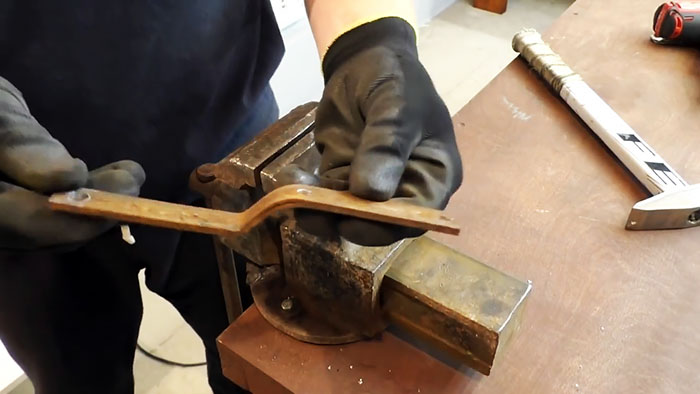 Barkácstáska öntözőtömlőhöz egy régi kannából