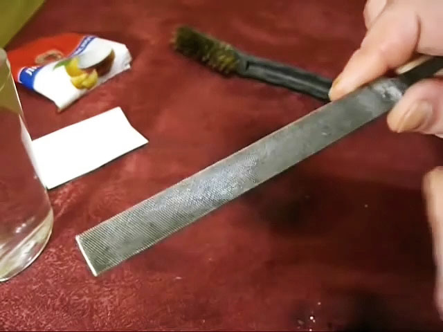كيفية شحذ ملف بسهولة باستخدام حامض الستريك