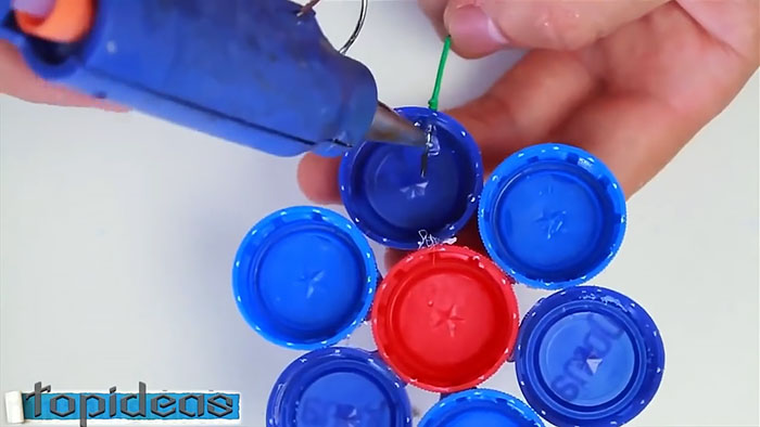 Trys idėjos rankdarbiams iš plastikinių butelių kamštelių