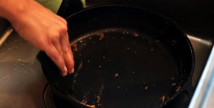 Paglilinis at pag-aalaga ng cast iron frying pan