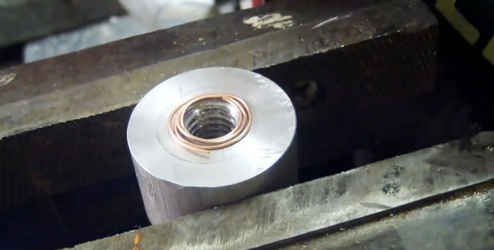 2 tricks for cutting threads with a bolt and sealing with copper wire