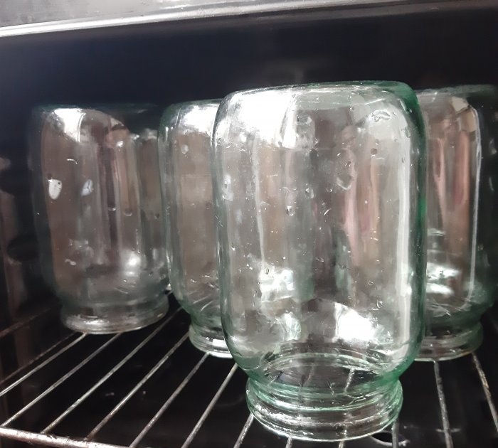 How to sterilize jars in the oven