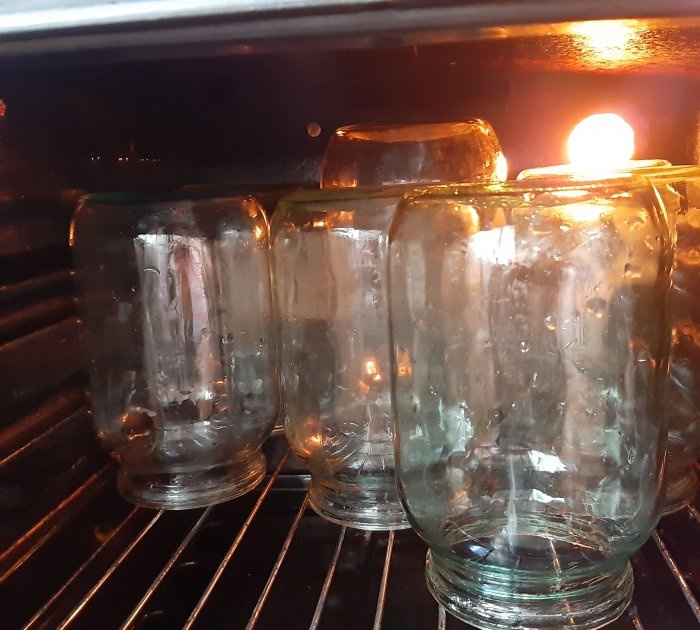 How to sterilize jars in the oven