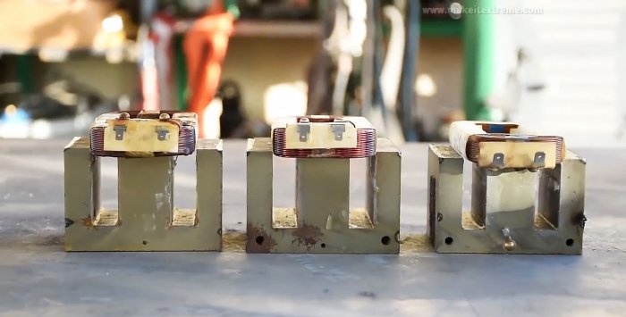 Krachtige elektromagneet uit een magnetron